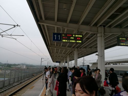 韩老师乘g1644次高铁列车来上饶,列车将抵达上饶(合福场)高铁站11