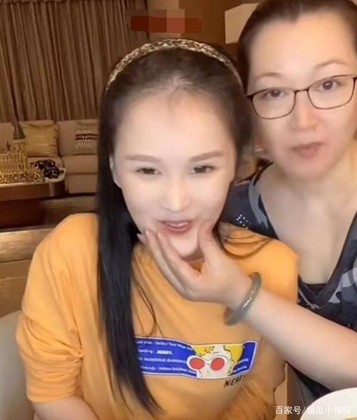 赵本山老婆谈女儿球球整容,称其28岁后会后悔,孩子叛逆不想管