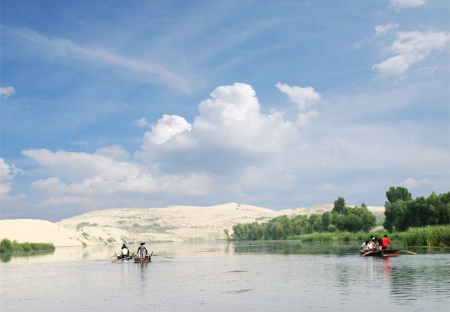  p>红山湖又名红山水库,坐落在内蒙古自治区的东部,位于西辽河干流老