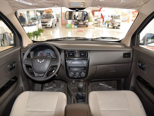 上汽通用五菱 五菱荣光v 2015款 1.5l标准型