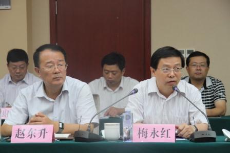 汶上县委,县政府领导陪同.