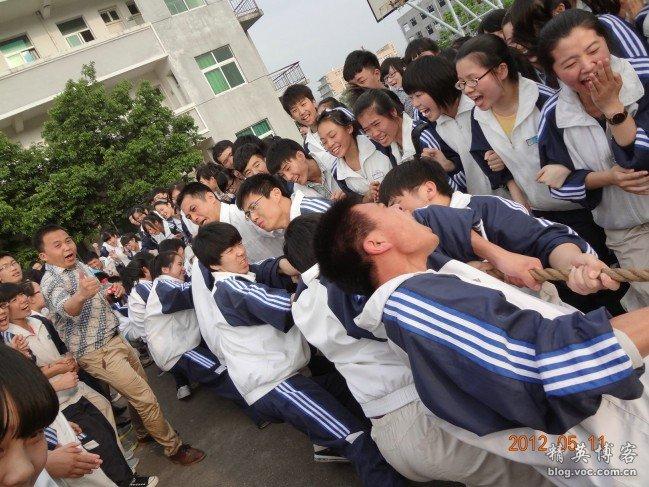 钱库二高举行高三毕业班首届拔河比赛