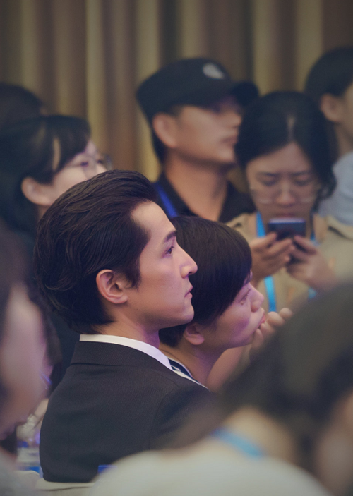 没想到胡歌也有这么刚的时候十年前手撕李宇春粉丝不愧是我胡