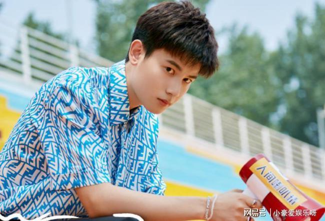 有种"整容"叫童星长大,胡先煦精致,吴磊帅气,看见他:男神!