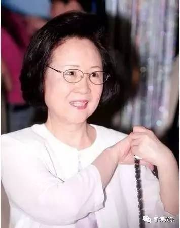 现实中,琼瑶奶奶的初恋不就是她老师嘛