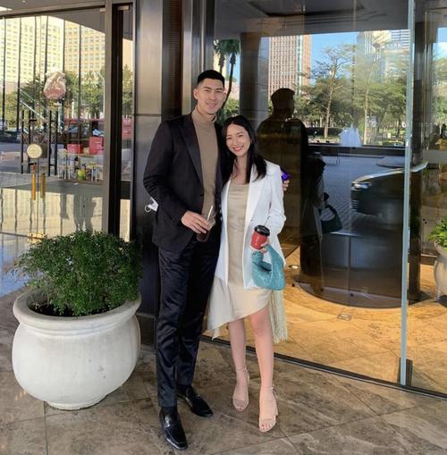 原创毛加恩39岁生日当天痛失女儿女儿出生仅五天夫妻悲痛发文悼念