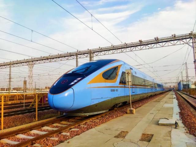 新闻 权威发布 1月31日,备受关注的"蓝妹妹"cr300af型复兴号动车组登