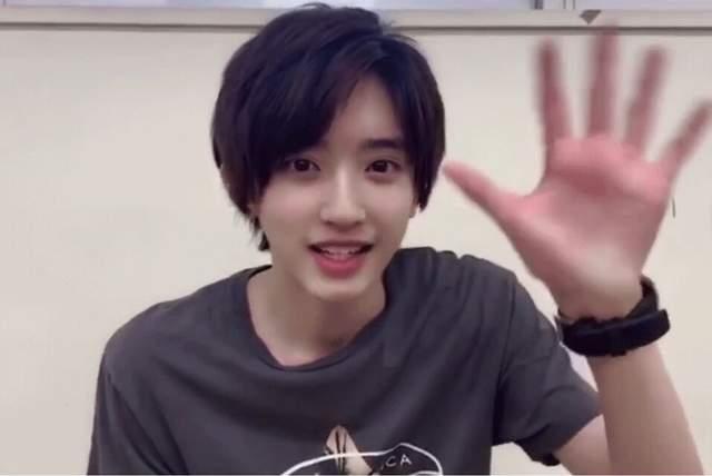 因为颜值高,道枝骏佑经常素颜出镜,不化妆,不开滤镜,对着镜头亲切地