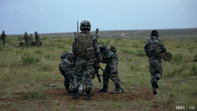 空突旅炮兵分队装备有多好?降噪耳机防弹衣,装备超轻120迫击炮