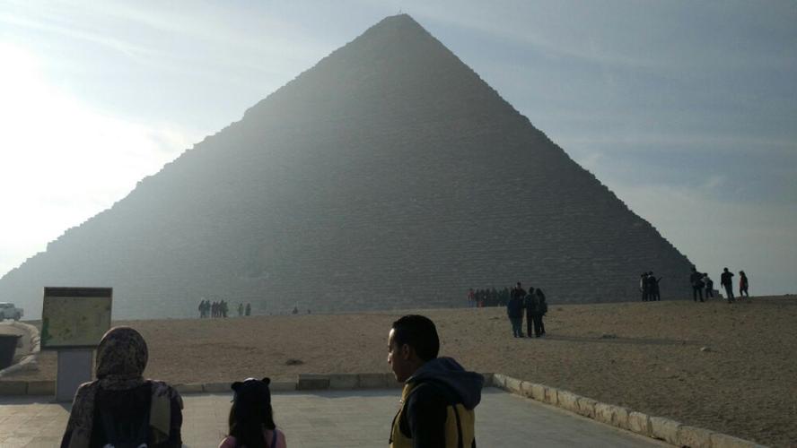                最高的胡夫金字塔