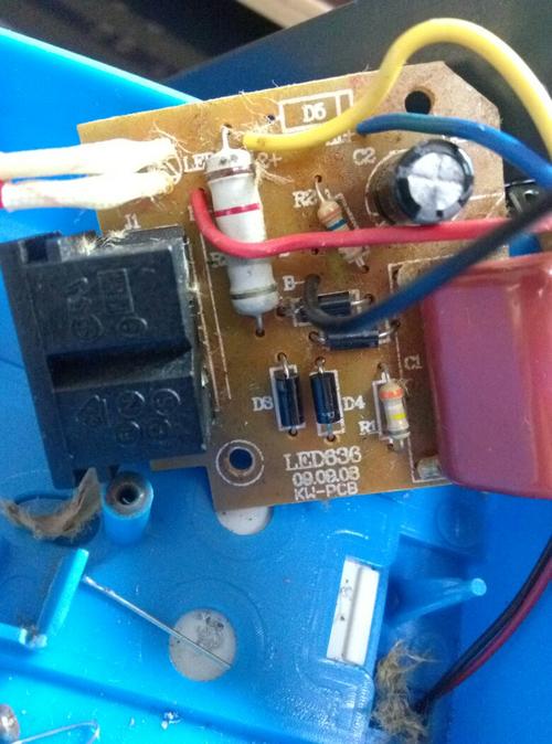 谁能给个久量636台灯的电路图来,b-的黑色线接哪里的