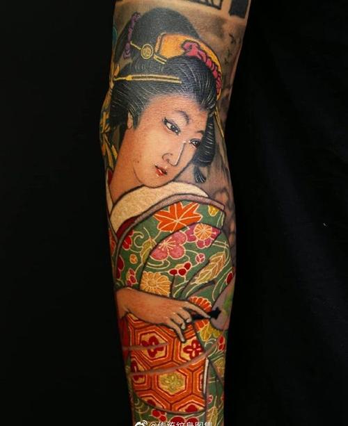 小腿传统艺伎人物纹身图案