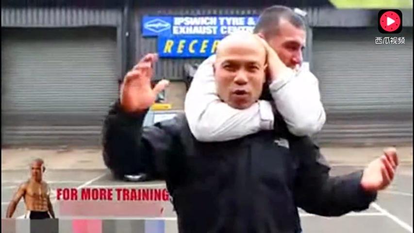 太极拳雷雷破解锁喉有点假,看看真正破解锁喉招式,绝对管用!