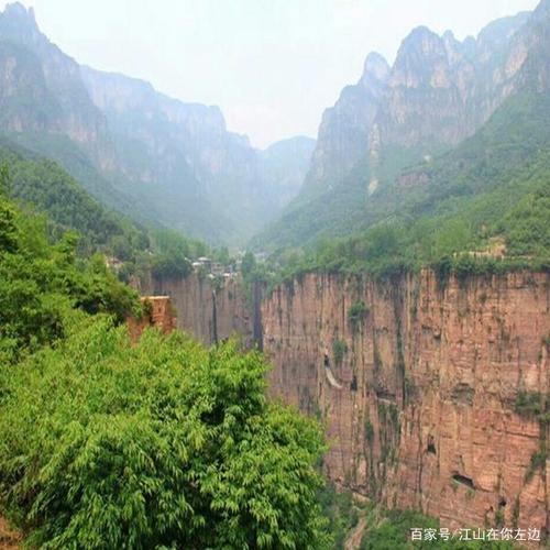 河南新乡的一座山,风景非常美丽,吸引了许多人的注意力