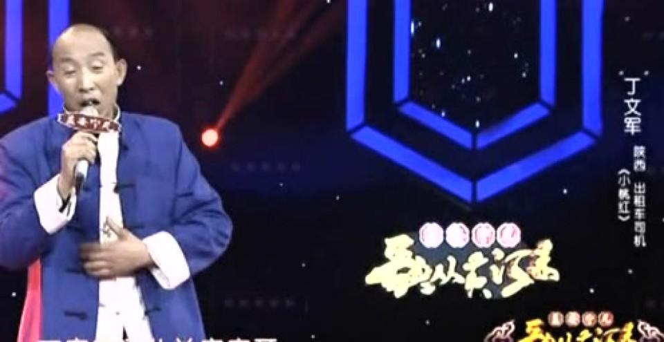 丁文军一首《一对对鸳鸯水上漂》把评委都给唱哭了!