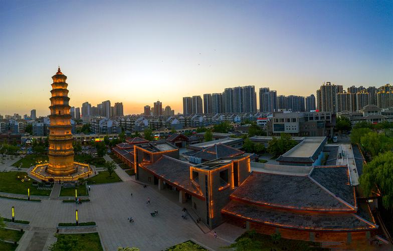  p>滕州名胜古迹众多,最为著名的当属古滕八景.