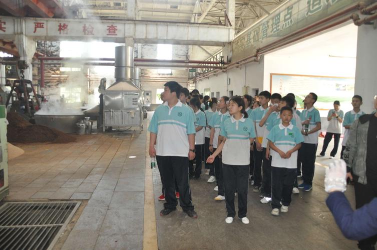 探醉猿故里 寻名酒源头————洪翔中学开启酒文化研学之旅