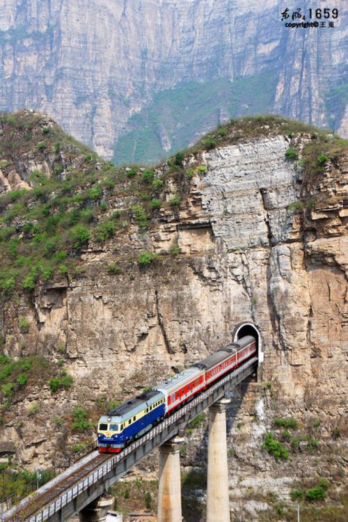 火车火车过山洞.