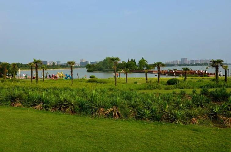 西邻拖龙山,南临迎宾大道,东及东南方向为徐州新城主导发展区,占地30