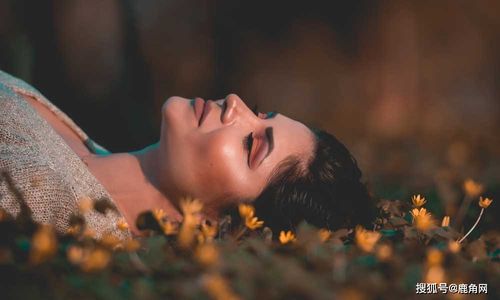 为什么有的人会睁着眼睛睡觉?