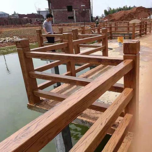 河池河道仿木栏杆厂家景区护栏仿树皮栏杆江西鼎成龙