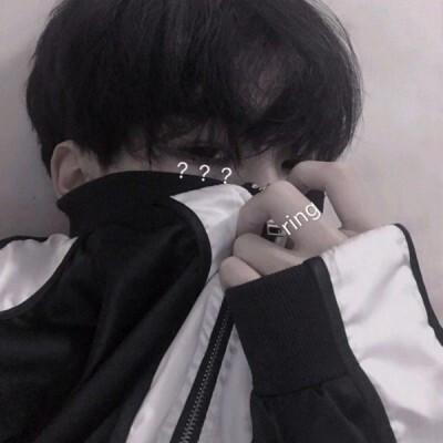 白色头像男生遮脸