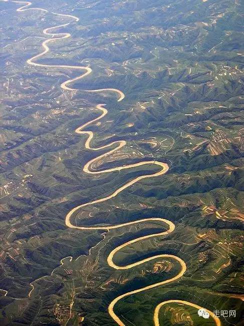 黄河走出青藏高原后,穿山过岭,九曲十八弯,跌宕下行,至郑州桃花峪