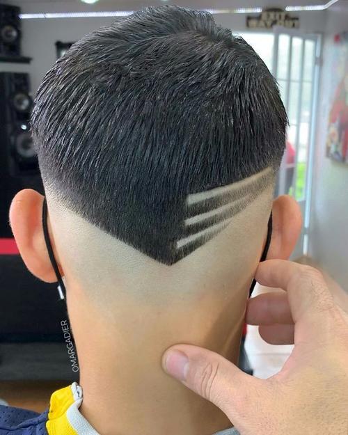 个性刻痕男发