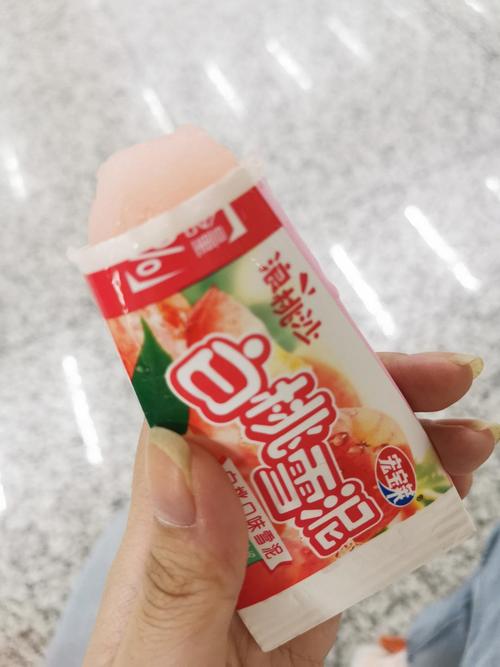 冰柜里随便拿的白桃雪泥