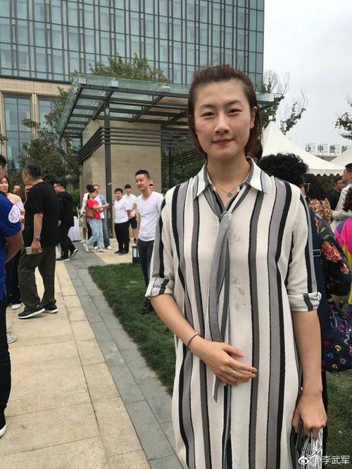 李晓霞翟一鸣大婚方博陈梦领衔伴郎伴娘团