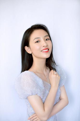 有没有人觉得,彭小苒和吴倩长得好像