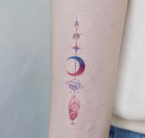 精致小纹身小图案也可以完美诠释细节手臂上彩色梵花