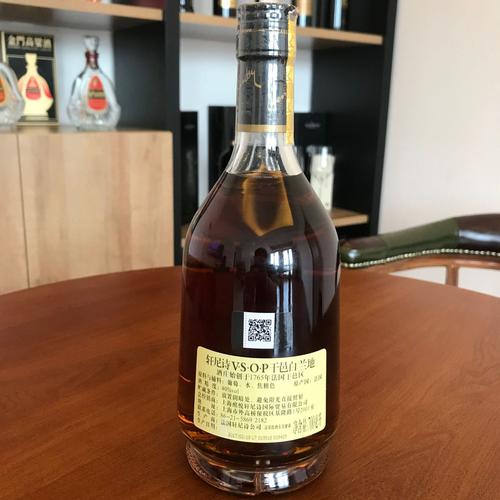 白兰地品牌,1765年始创于法国,200多年来,轩尼诗出产的干邑白兰地以其