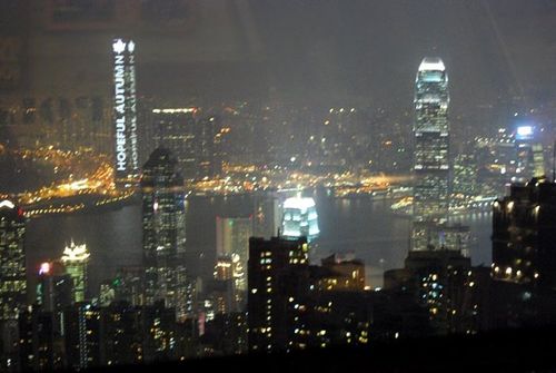 要想坐在大玻璃窗边吃饭看景,最好是要提前预约.