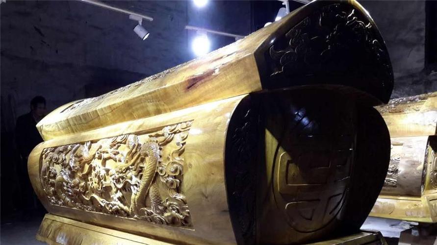 真实灵异事件:游客用dv拍摄古墓中的棺材,回家后吓懵了