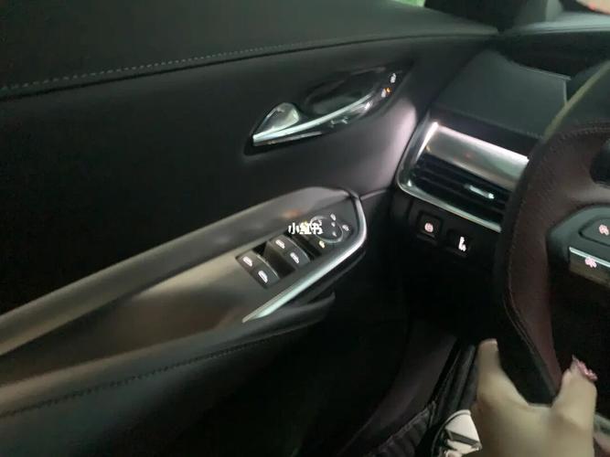 凯迪拉克xt4改装64色氛围灯