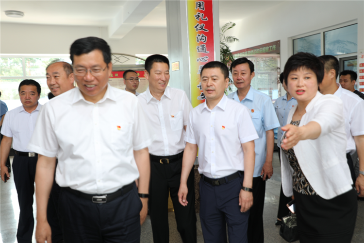 海伦市法院第十五次"公众开放日"邀请市直机关党务工作者走进法院