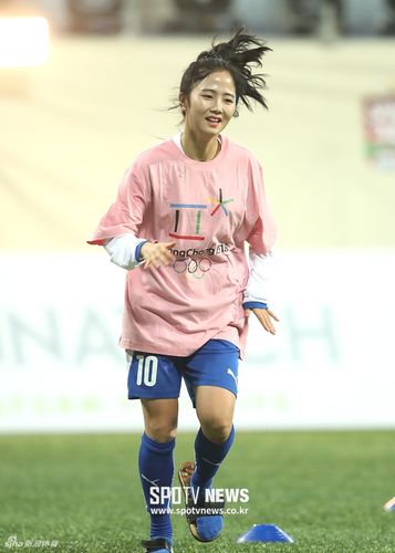 亚洲第一美女球星韩国小天后李玟娥充满胶原蛋白的脸蛋zt