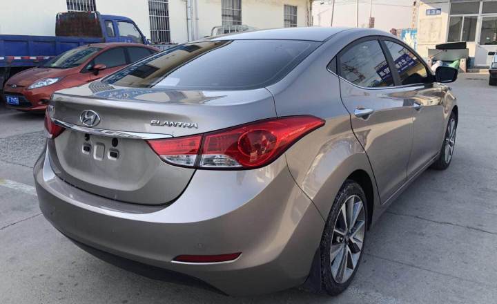 现代 朗动 1.6 glx 领先型香槟色手自一体