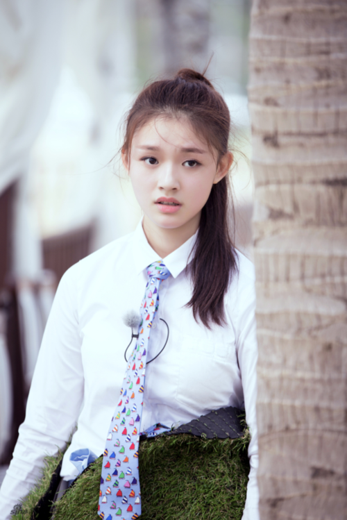 林允几岁是哪里人?