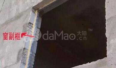 副框的固定在最顶层找出外门窗口边线,用大线坠将门窗边线下引,并在每