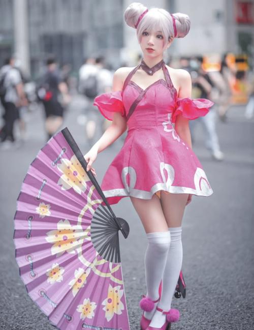 小姐姐cos小乔,扇子比腿长,网友:我好像恋爱了