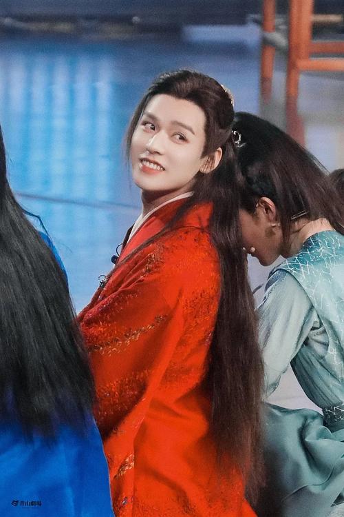 蹲这张回眸一笑的原图 龚俊温客行