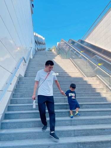 和爸爸_萌娃_萌娃和爸爸_萌娃_宝宝日常