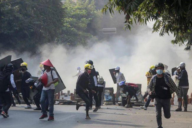 不仅如此中国在缅甸企业也遭遇了巨大损失,经常会遭受当地人打砸,焚烧