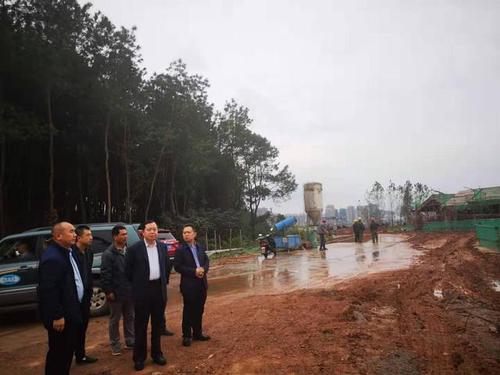 那可是已经带领着区委常委,政法委书记张学军,副区长赵少雄站