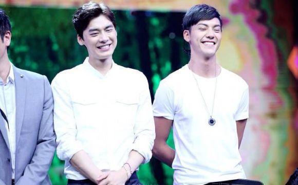 李易峰和好友陈伟霆的亲密合照