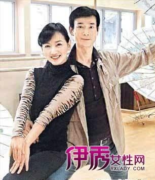 郑少秋赵雅芝亲密照:搂纤腰坐大腿之成熟版