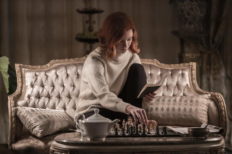 女王的棋局那不勒斯四部曲式的女性成长史诗