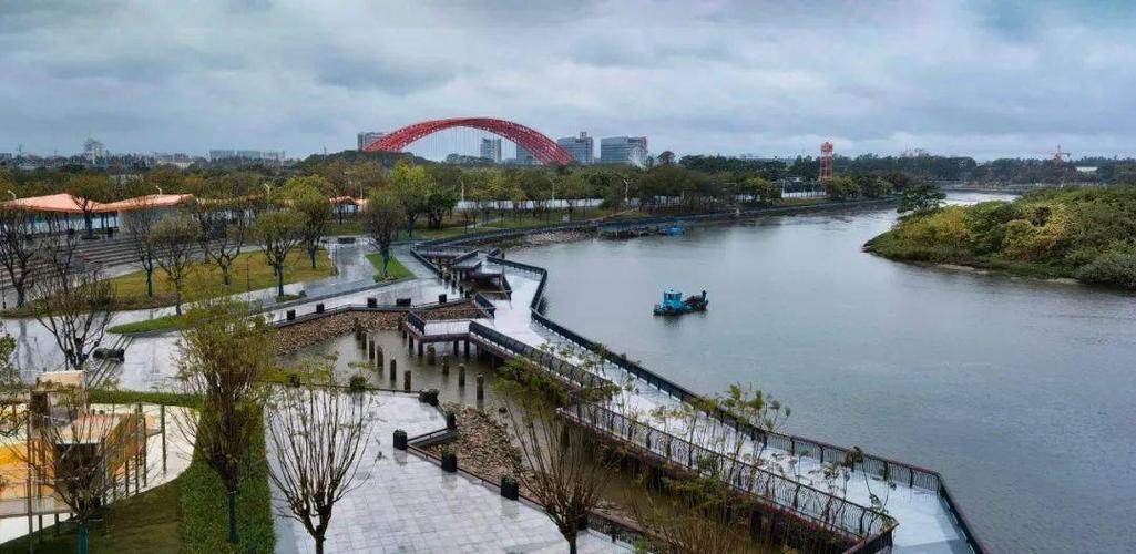 并给出了如下意见:继续努力把龙湾湿地公园建设成东莞当地一个好看